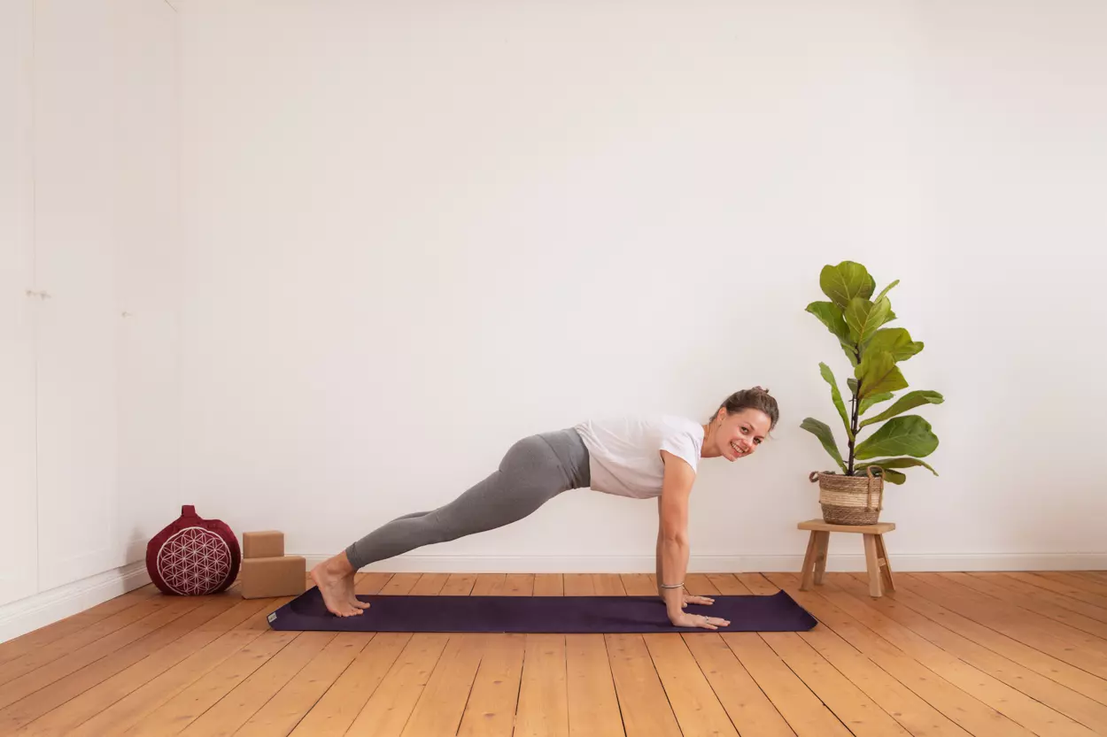 Rückbildungsübungen: So stärkst Du Deinen Körper nach der Geburt mit Yoga